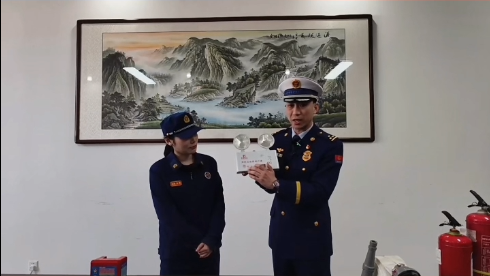 消防直播进企业 安全宣讲入人心——友通公司联合消防救援大队开展会议室专场消防直播宣传活动